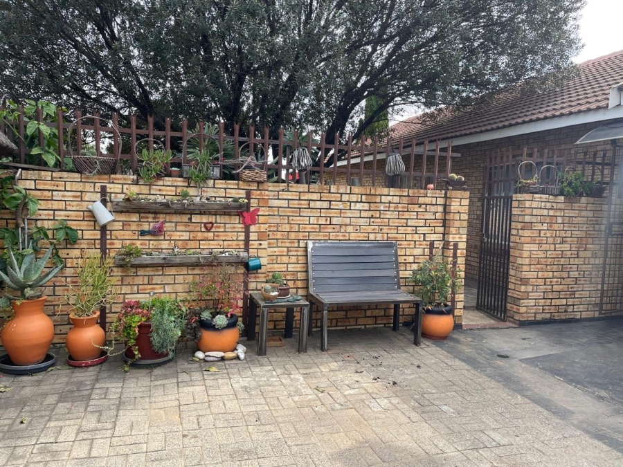 3 Bedroom Property for Sale in Rustenburg Central North West